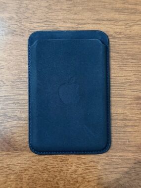 Apple iPhone FineWoven MagSafe Wallet Deep Blue